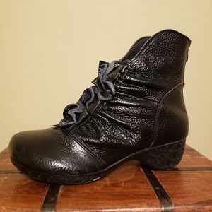 Cute leather bootie